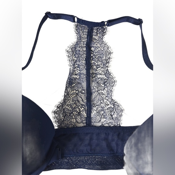 Victoria Secret Front Closure, Lace Back Push Up Bra. 36C - Picture 6 of 6